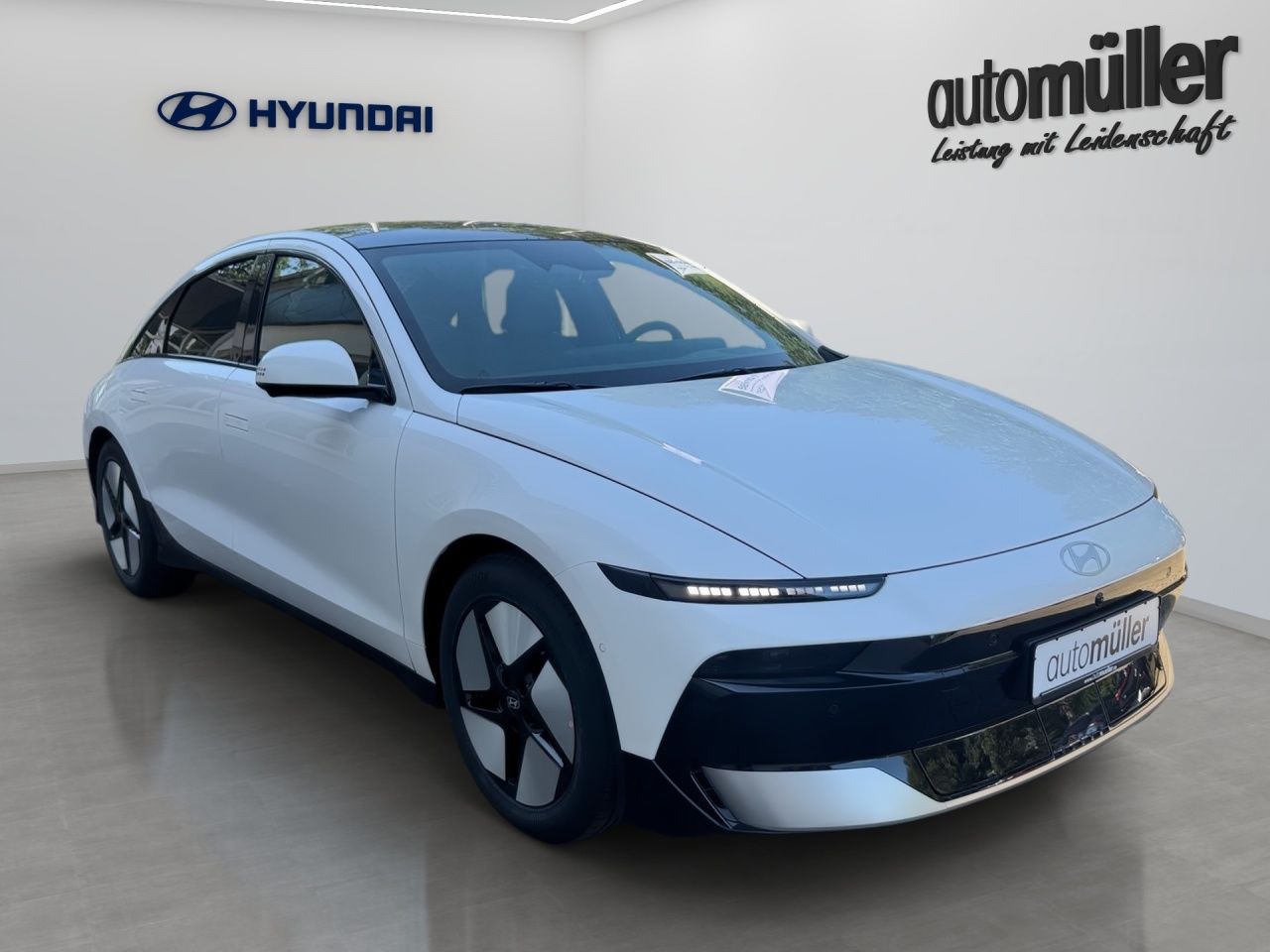 Fahrzeugabbildung Hyundai IONIQ 6 Uniq / Uniq-Paket Elektro 77,4 kWh 360