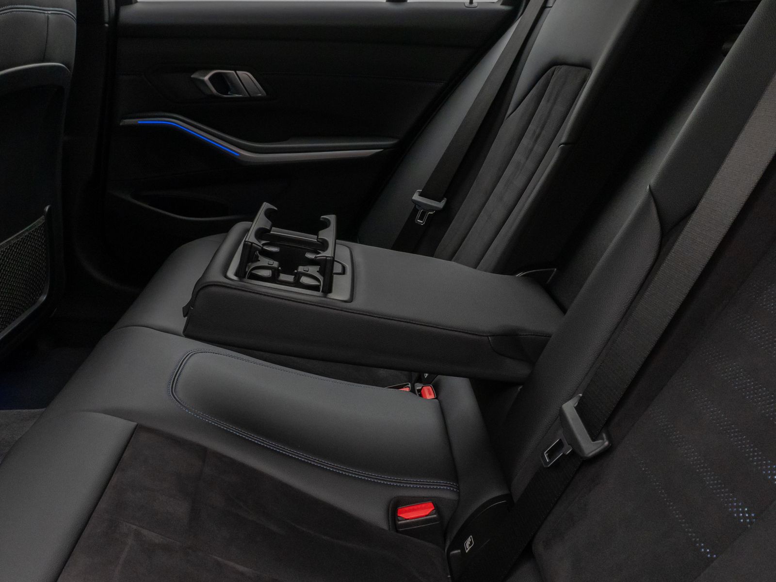 Fahrzeugabbildung BMW 330d xD M Sport Laser Kamera HUD HiFi Komfort