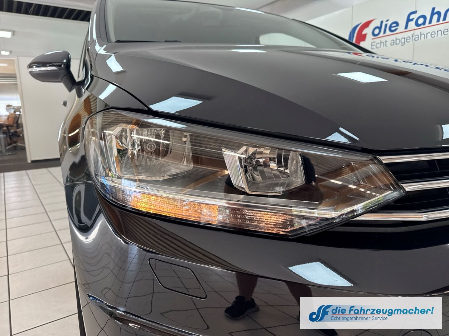 Fahrzeugabbildung Volkswagen Touran Comfortline 7.Si. AHK-klap.150PS Navi Dig