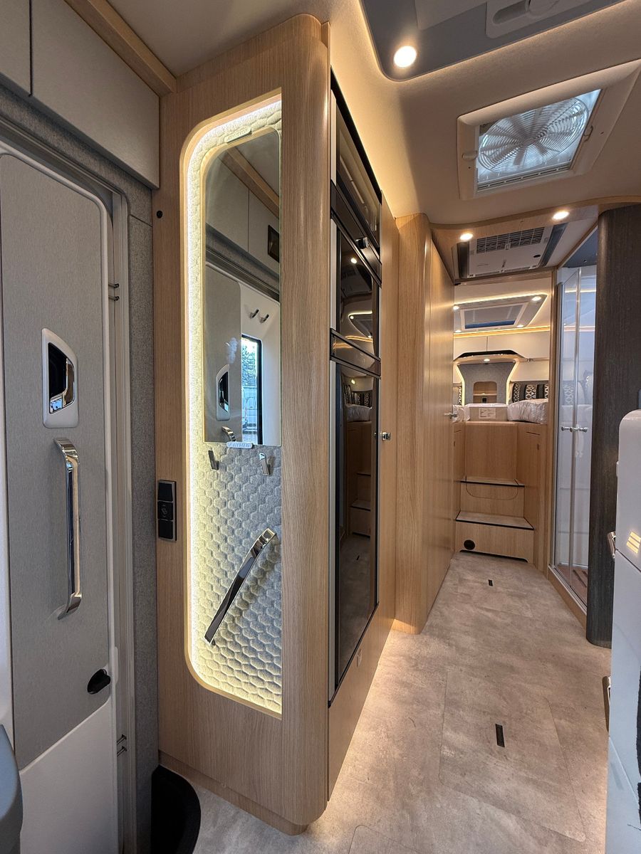 Fahrzeugabbildung HYMER / ERIBA / HYMERCAR B-Klasse ML T BlackLine 780 - Vollausstattung!