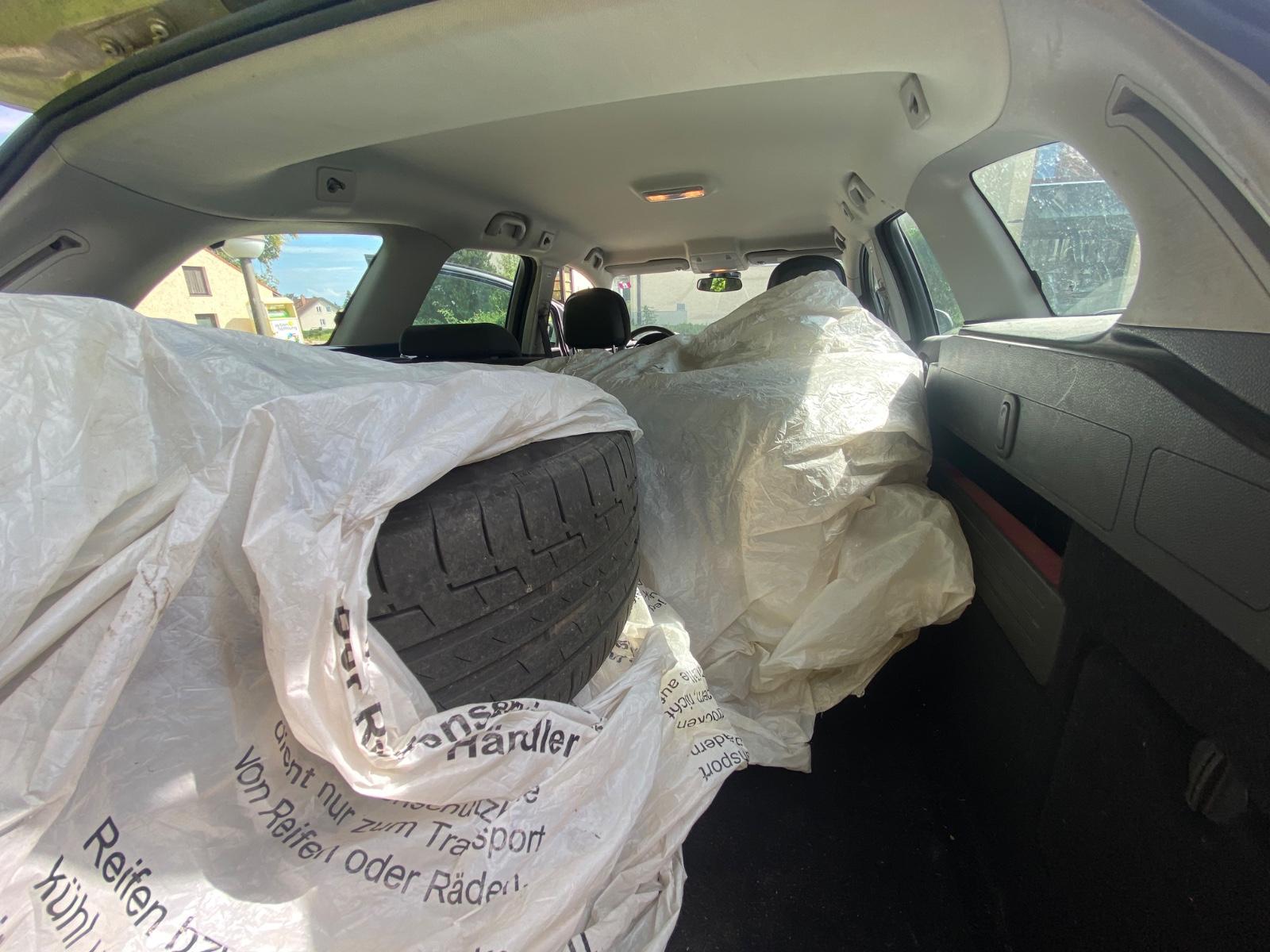 Opel Astra 2011 — photo 14