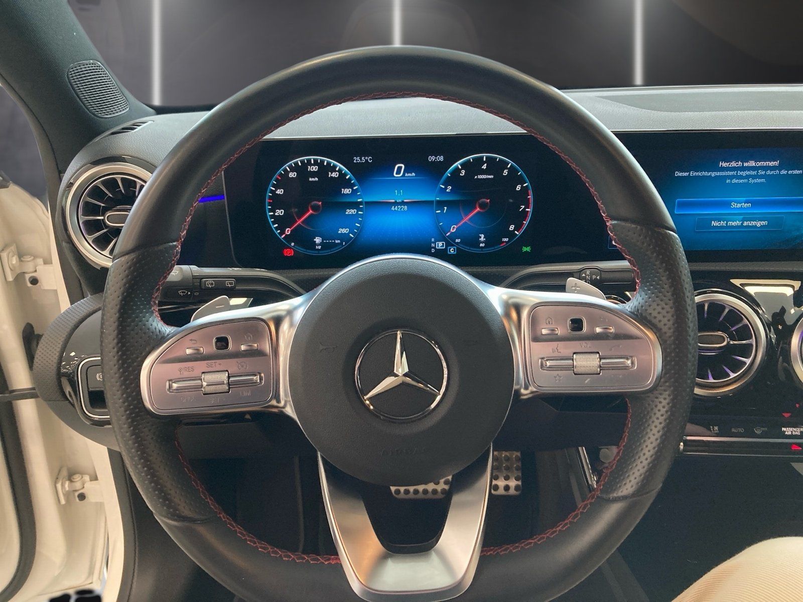 Fahrzeugabbildung Mercedes-Benz A 200 AMG*19"*LED*Kamera*Sound*CarPlay*MBUX-HI*