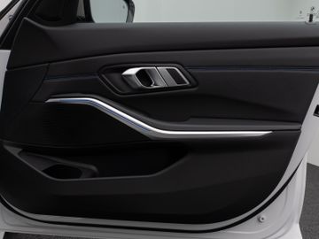 Fahrzeugabbildung BMW M340d xDr Tour HUD ACC Kamera 360° Pano HiFi