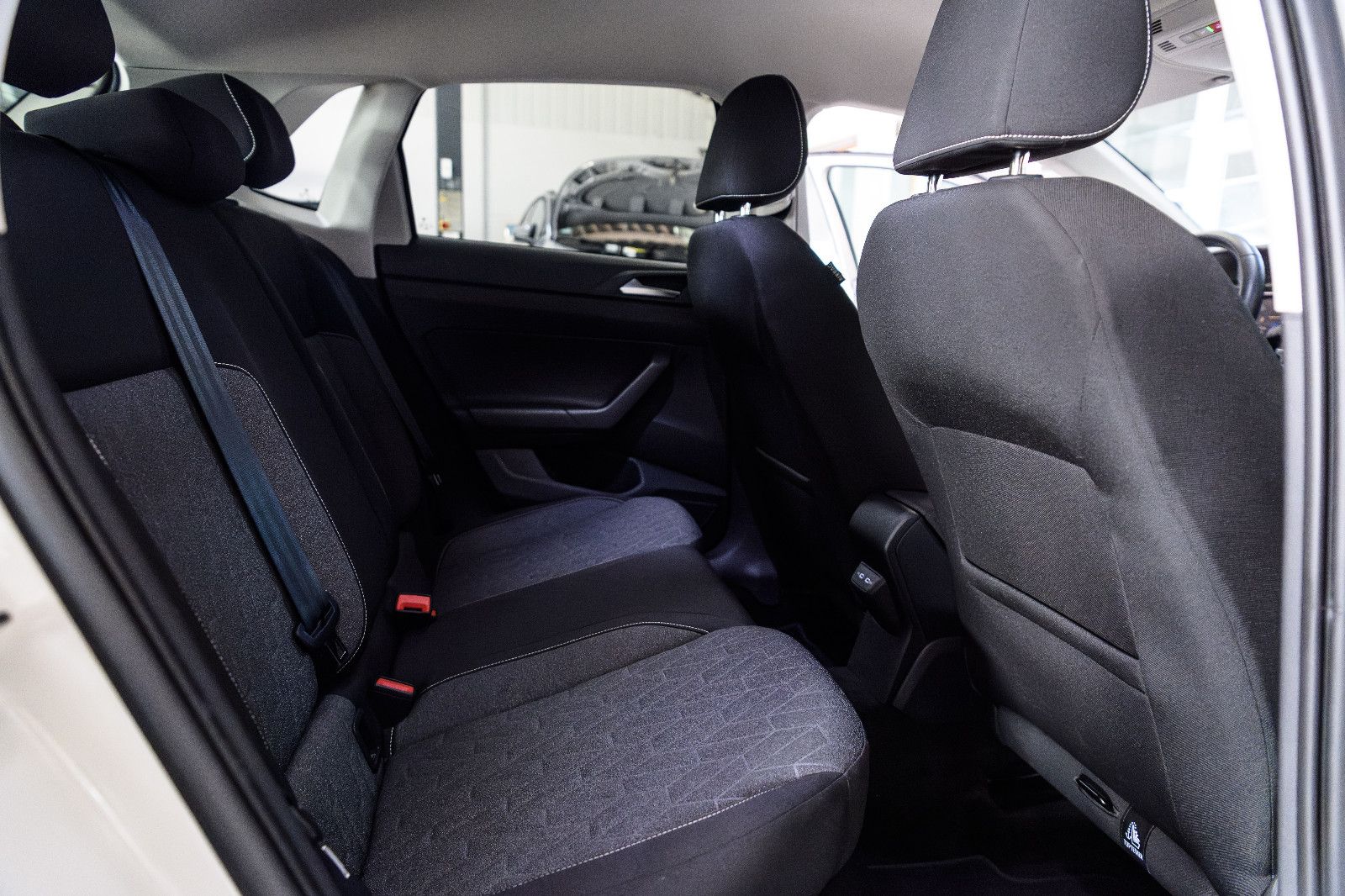 Fahrzeugabbildung Volkswagen Polo VI Move 1.0 TSI DSG LED+SHZ+PDC+APP