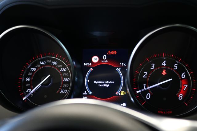 F-Type Coupe P300 Automatik/PANO/KAMER/MERIDIAN – Vorschau 37