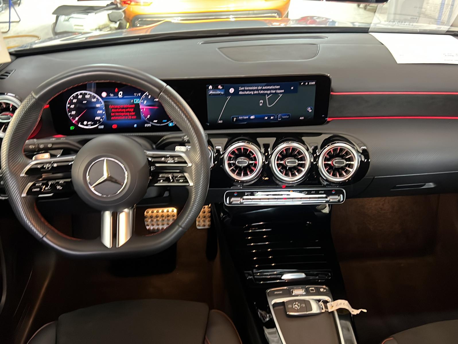 Mercedes-Benz A-Class AMG Line 7G Tronic*Navi*DAB*KeyGo*MBUX*, миниатюра 16