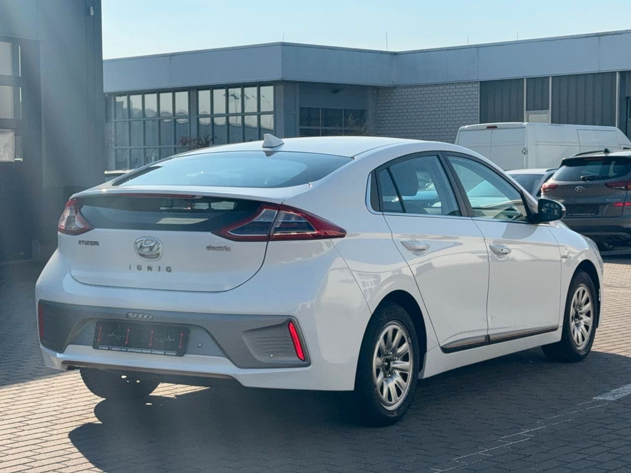 Fahrzeugabbildung Hyundai IONIQ EV Premium *Schiebedach*Totwinkel*ACC*LED*