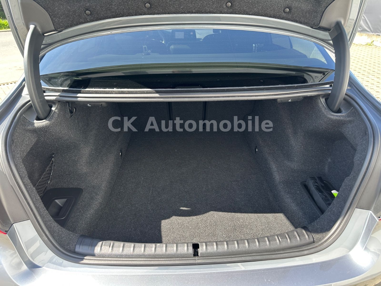 Fahrzeugabbildung BMW 530 i Lim. xDrive Sport Line/Navi/Leder/LED/Kam.