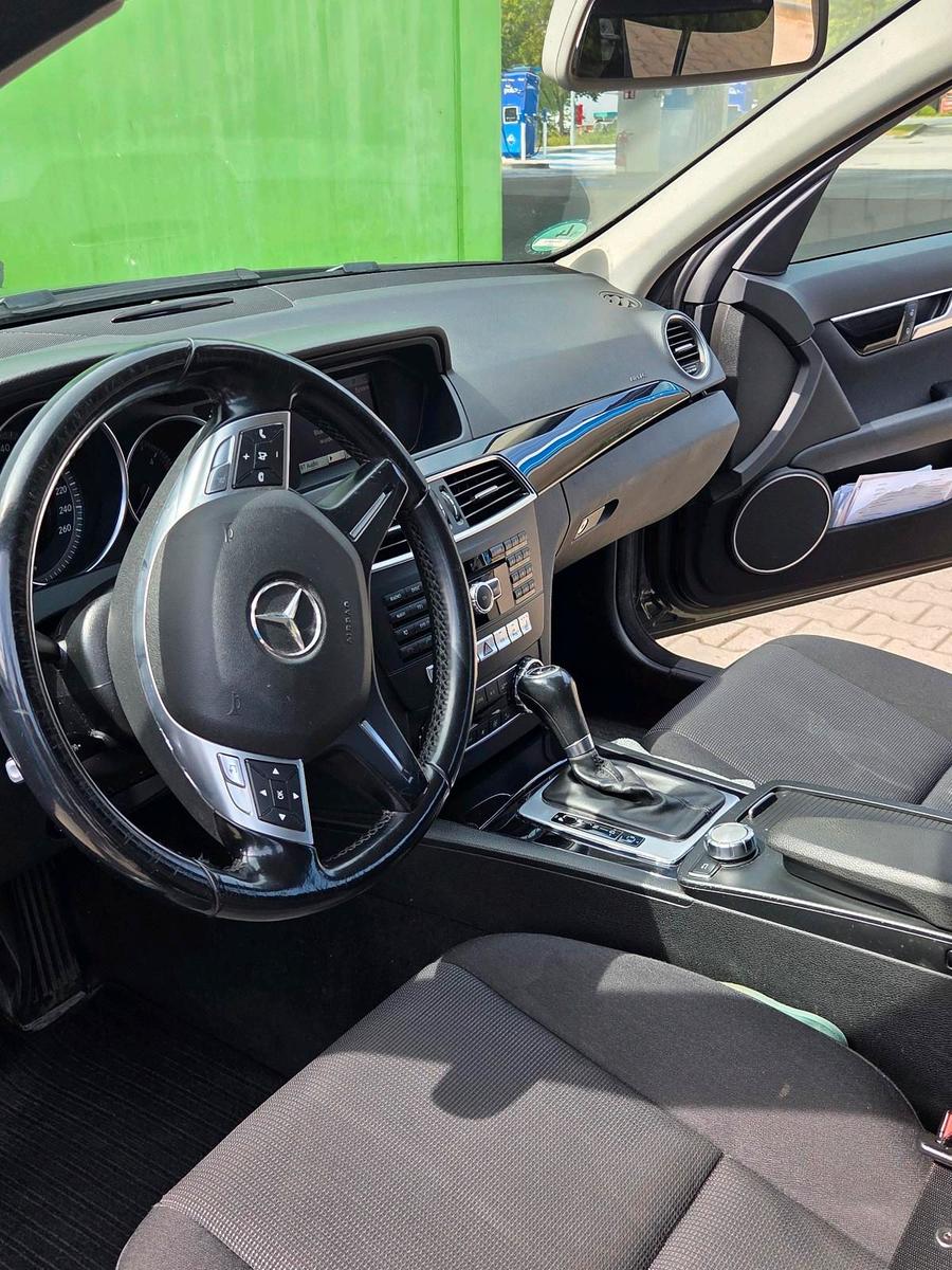 Mercedes-Benz 220 2012 — photo 8