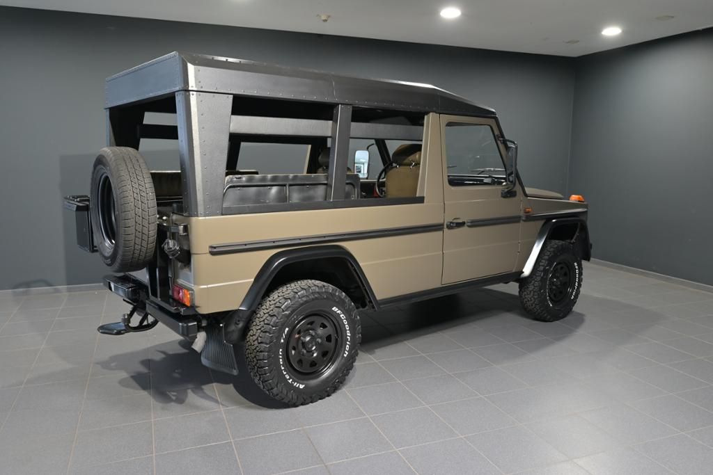 Mercedes-Benz G 230