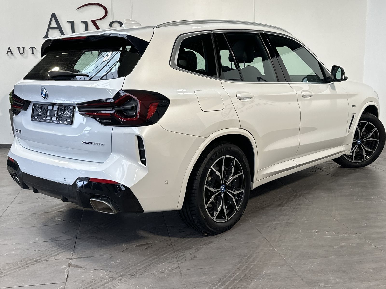 Fahrzeugabbildung BMW X3 xDrive30e M-Sport NAV+LED+PANO+HIFI+KAM+19ZO