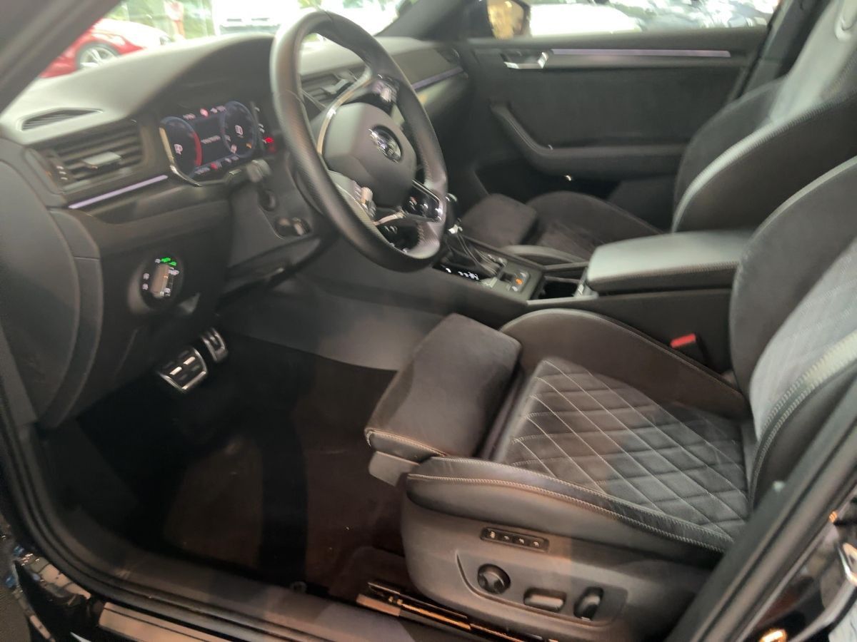 Skoda Superb Combi 1.5TSI DSG Sportline NAVI MATRIX-LE foto 7