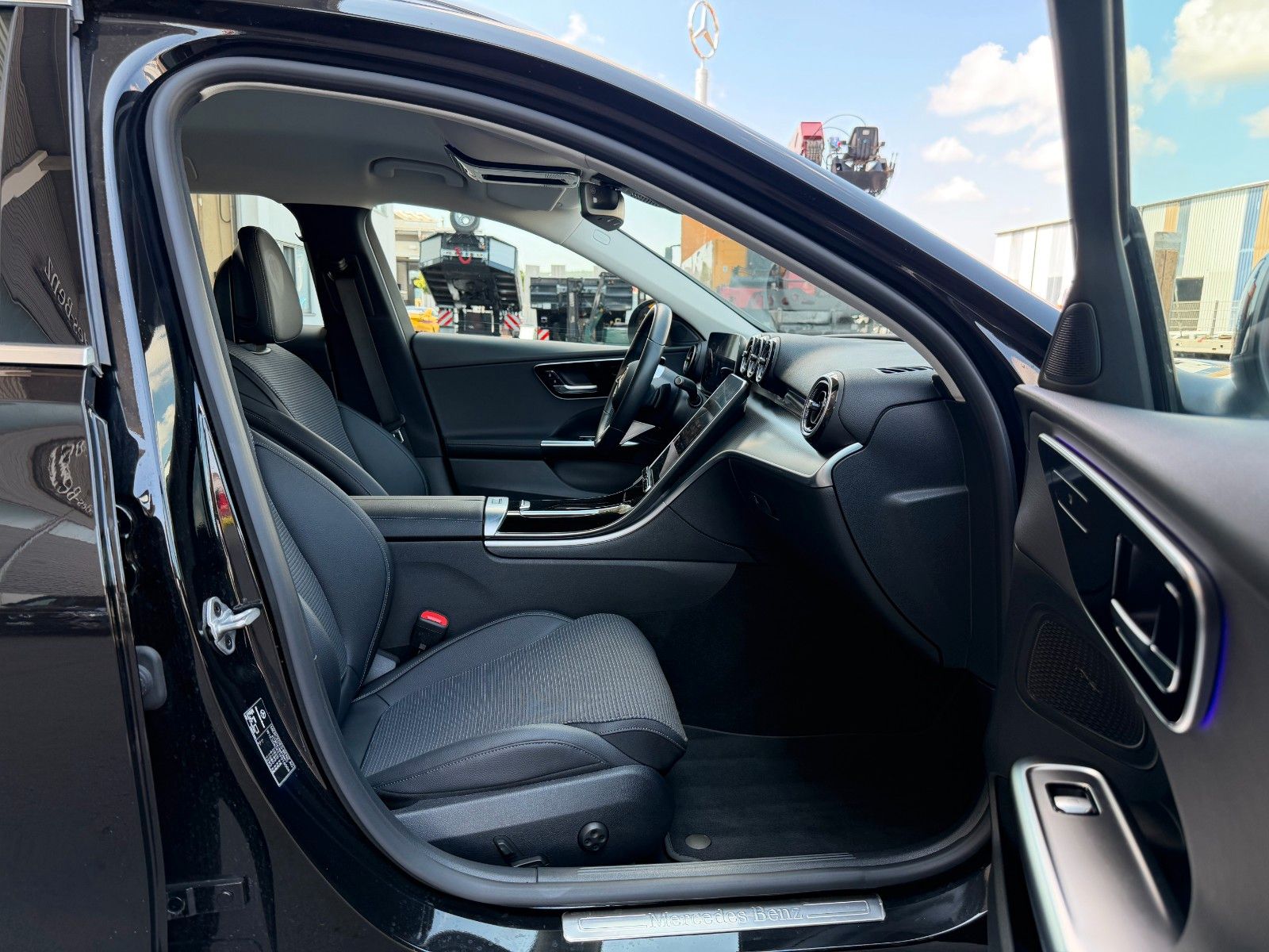 Fahrzeugabbildung Mercedes-Benz C 200 T Avantgarde+RKamera+SpurhaltA+Ambiente