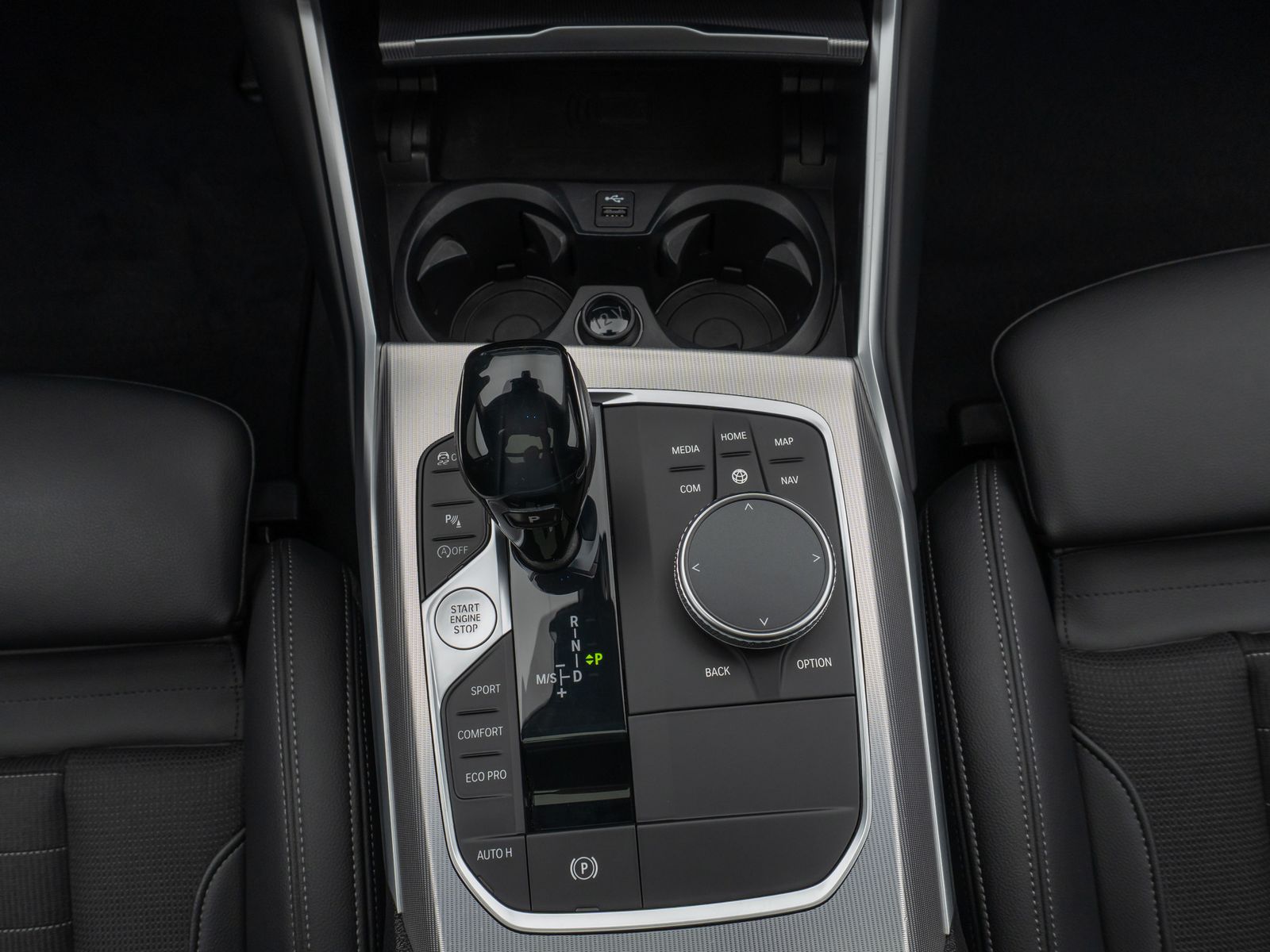 Fahrzeugabbildung BMW 320d  xD Sport Line Panorama Kamera HiFi Komfort