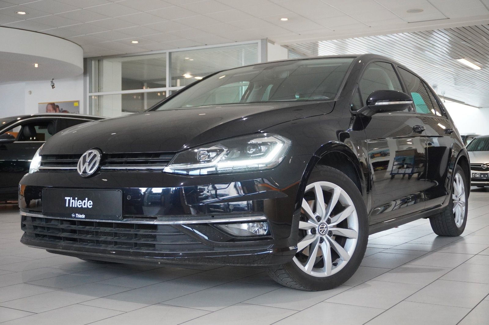 Fahrzeugabbildung Volkswagen Golf VII Lim. 1.5 TSI HIGHLINE DSG NAVI/LED/ACC