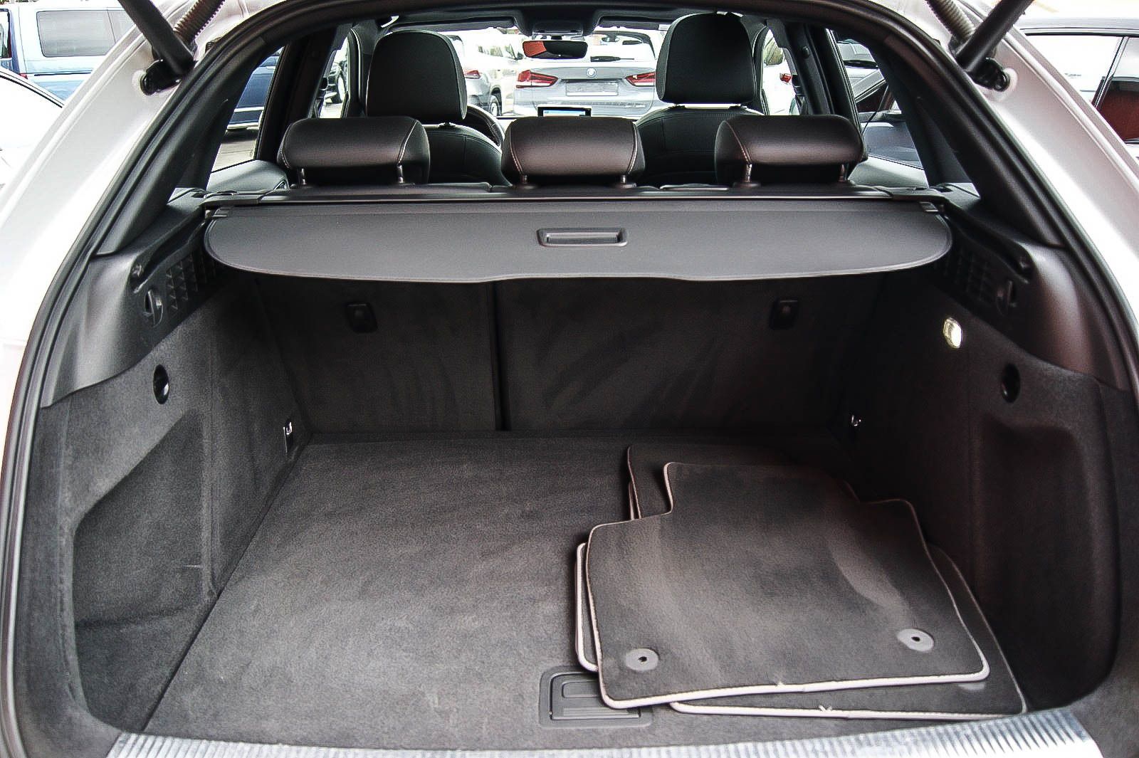 Fahrzeugabbildung Audi Q3 14TSI S-tronic S-LINE PLUS 20-ZOLL PANO BOSE