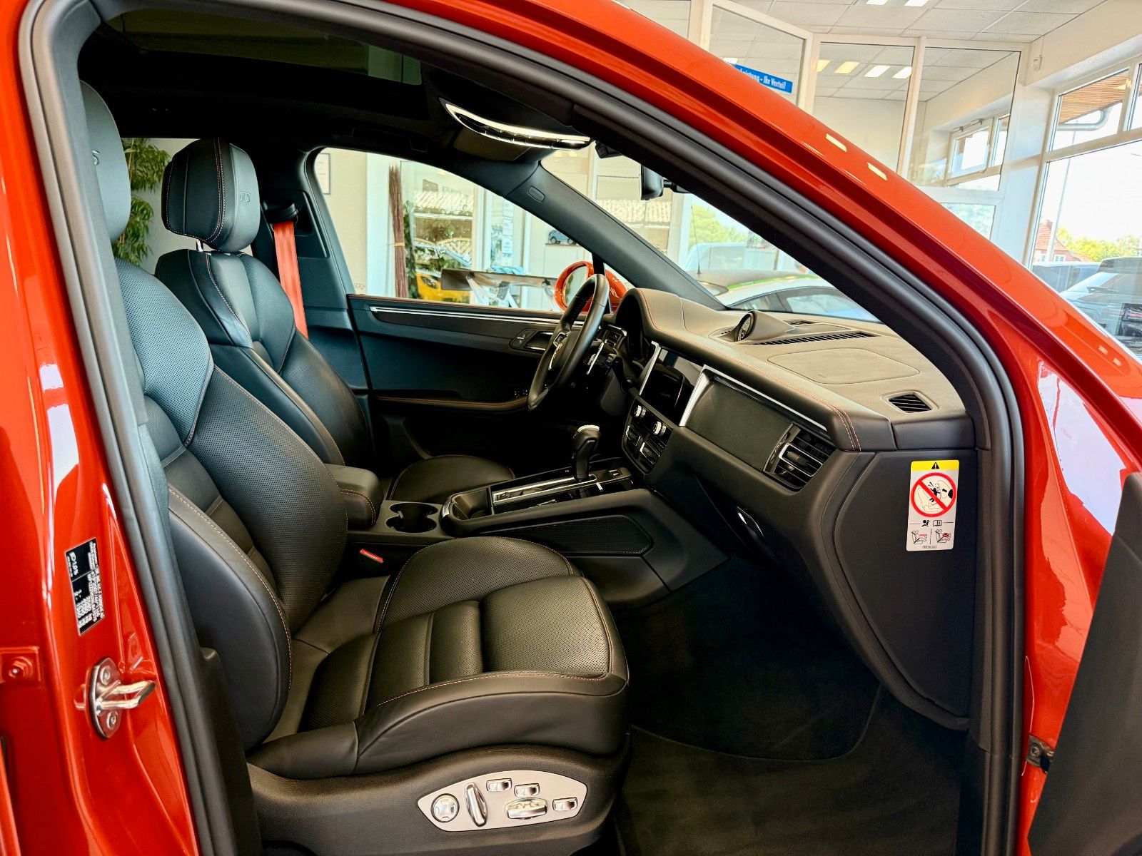 Fahrzeugabbildung Porsche Macan GTS Panorama/AHK/SportChrono/21Zoll/360