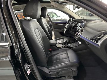 Fahrzeugabbildung BMW X3 xD25d Luxury Line Alarm HUD Panorama Komfort