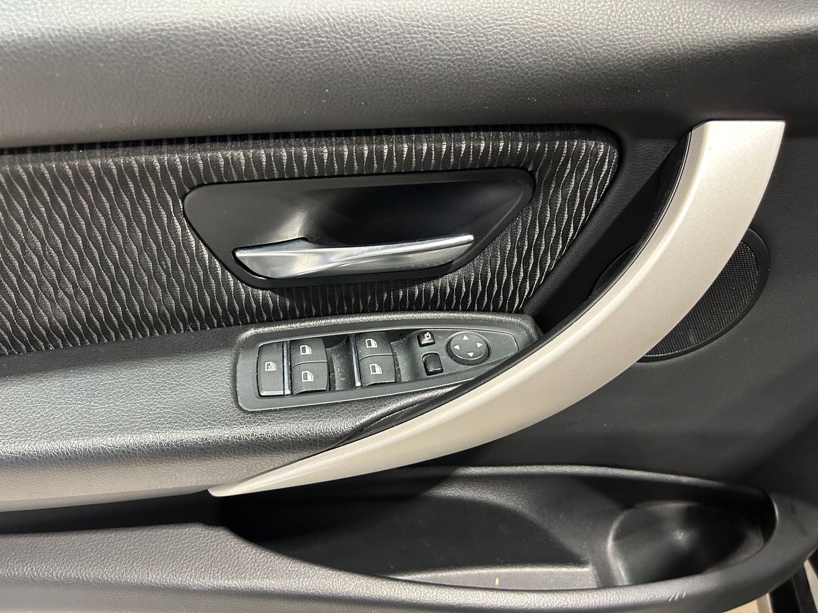 Fahrzeugabbildung BMW 318 d Advantage/NAVI7TEMPOMAT/SHZ/PDC/KLIMA