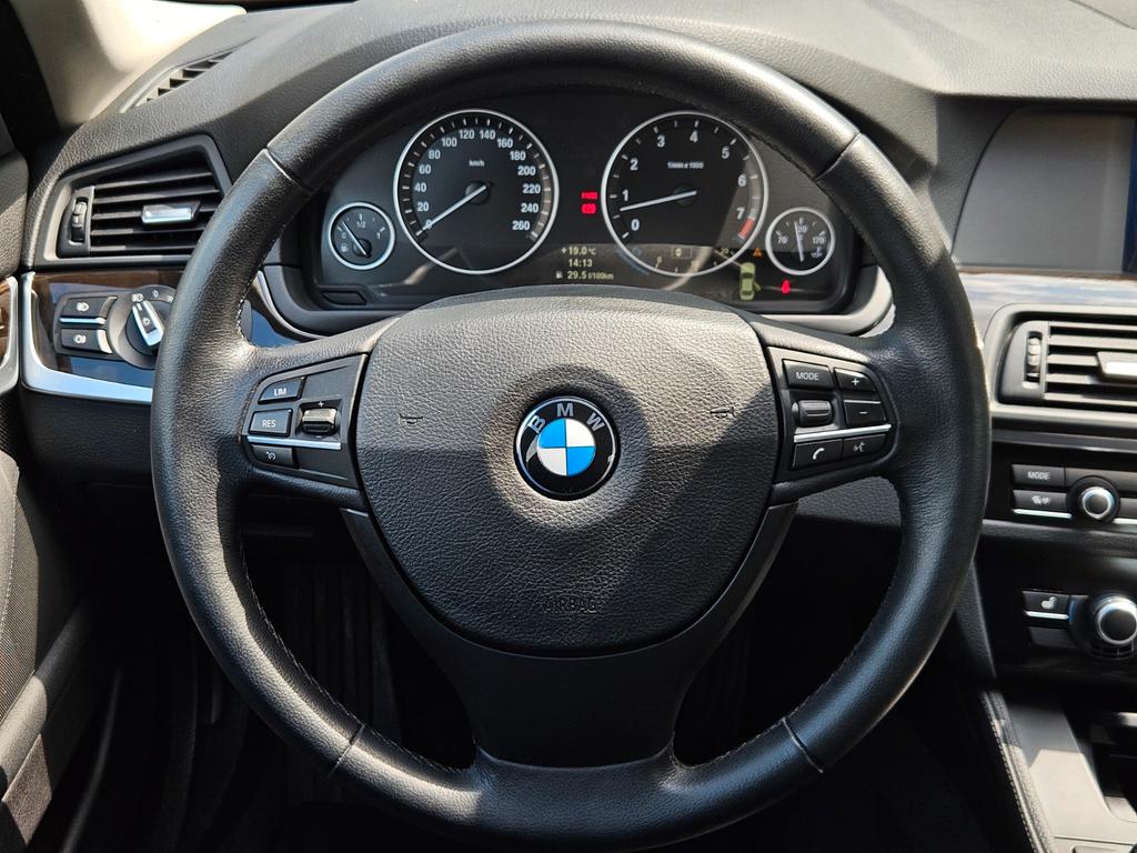 BMW 523