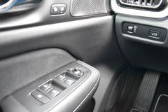 Fahrzeugabbildung Volvo V60 T5 Autom. R-Design*DAB+*FSHZG*RFK*H&K*AHK
