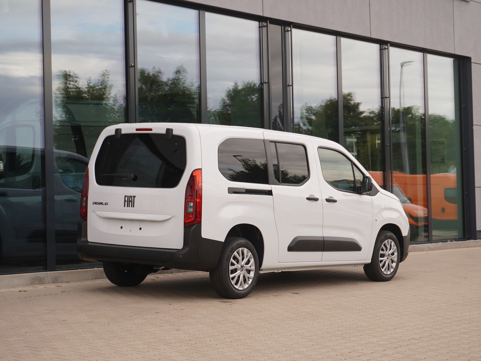 Fiat Doblo Maxi Kombi 1.5 100 / 10-Zoll Infotainment imagem 2