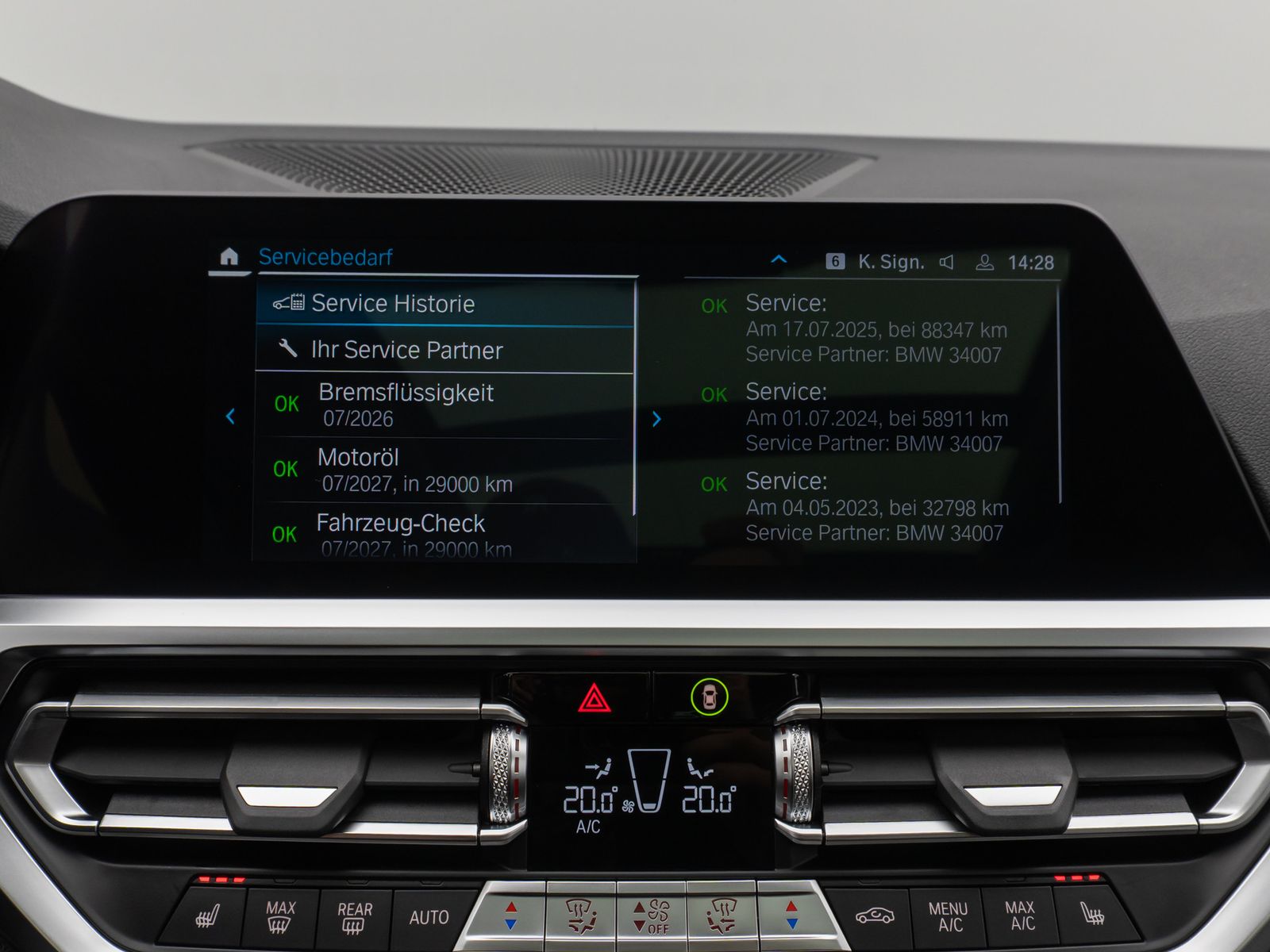 Fahrzeugabbildung BMW 330e Sport Line Panorama HUD DAB HiFi PDC Alarm