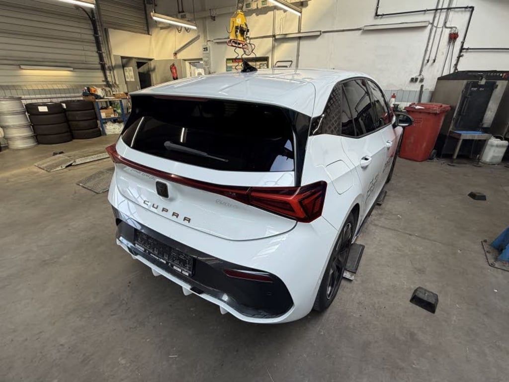 Cupra Born 150 kW *HEADUP*SPORTSITZE* imagem 3