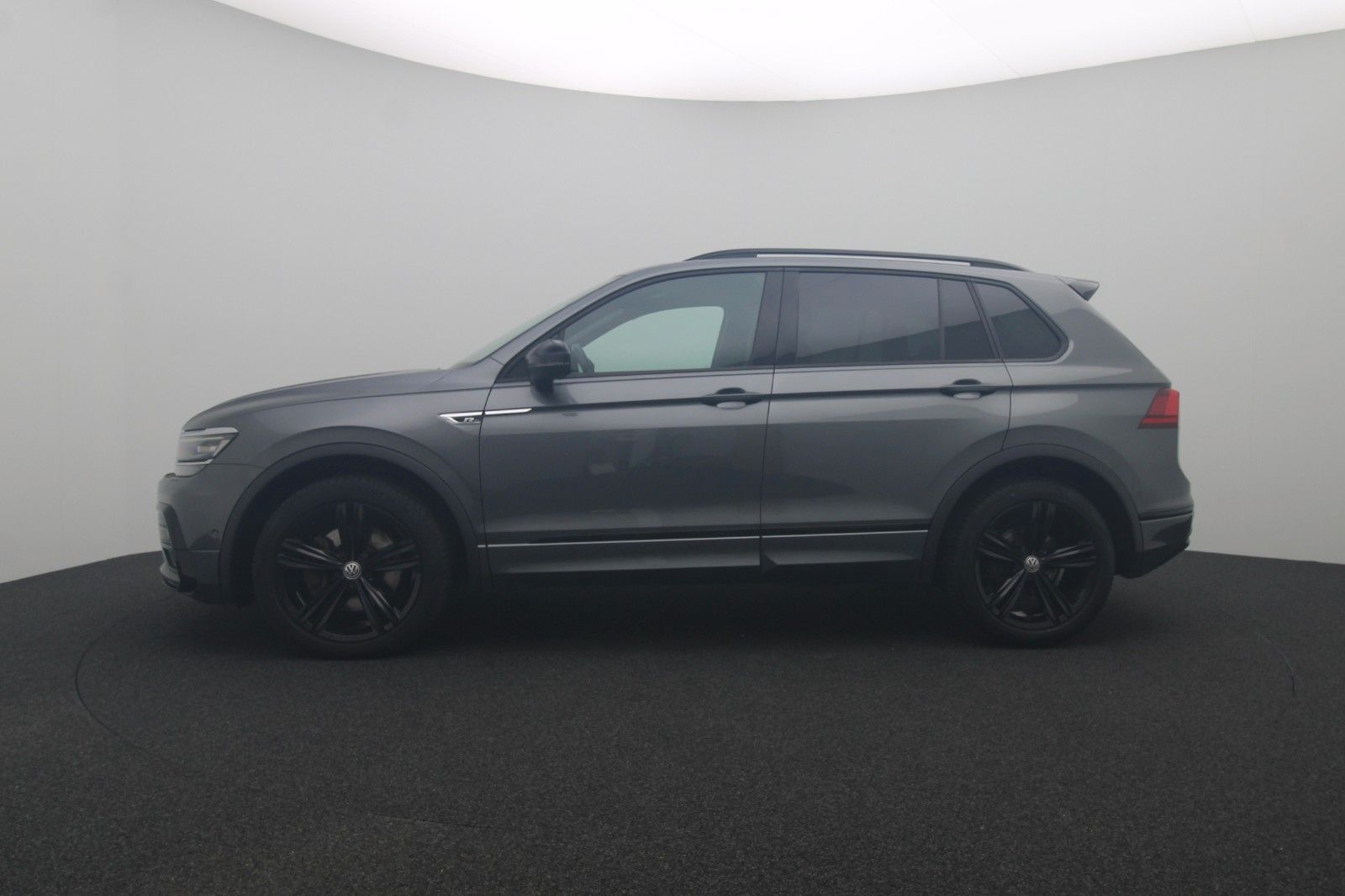 Fahrzeugabbildung Volkswagen Tiguan Highline 4M R-Line Black Style Head-upLED
