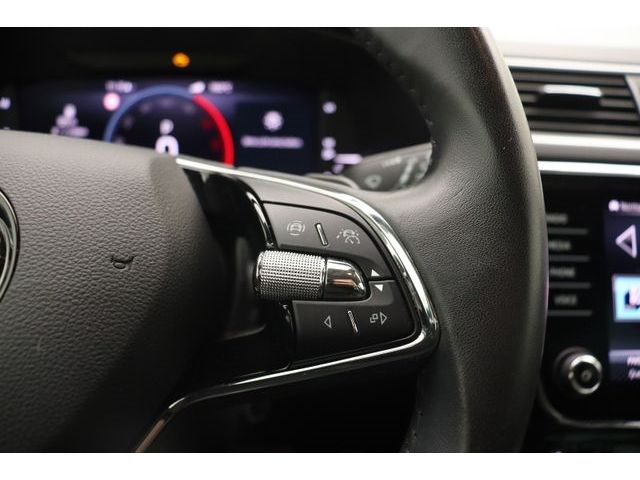 Fahrzeugabbildung SKODA Superb Combi Ambition LED ACC Navi DSG