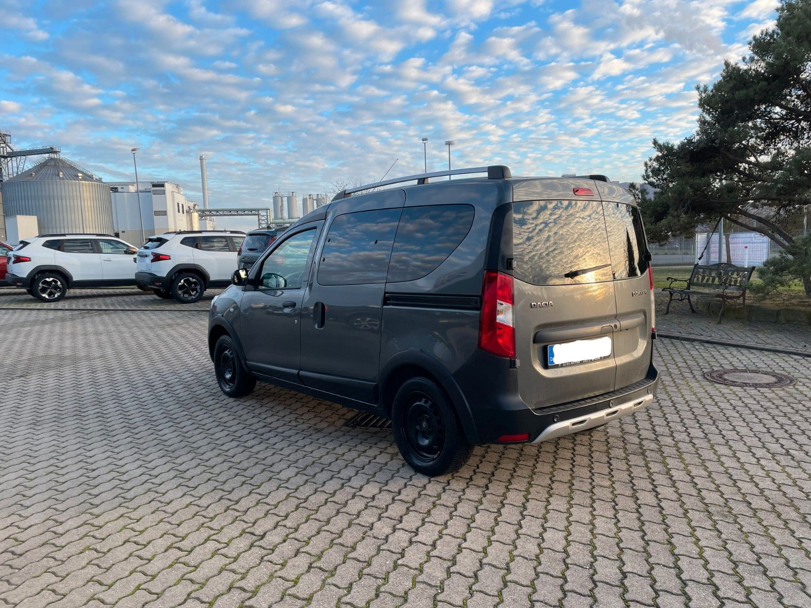 Fahrzeugabbildung Dacia Dokker Stepway Celebration