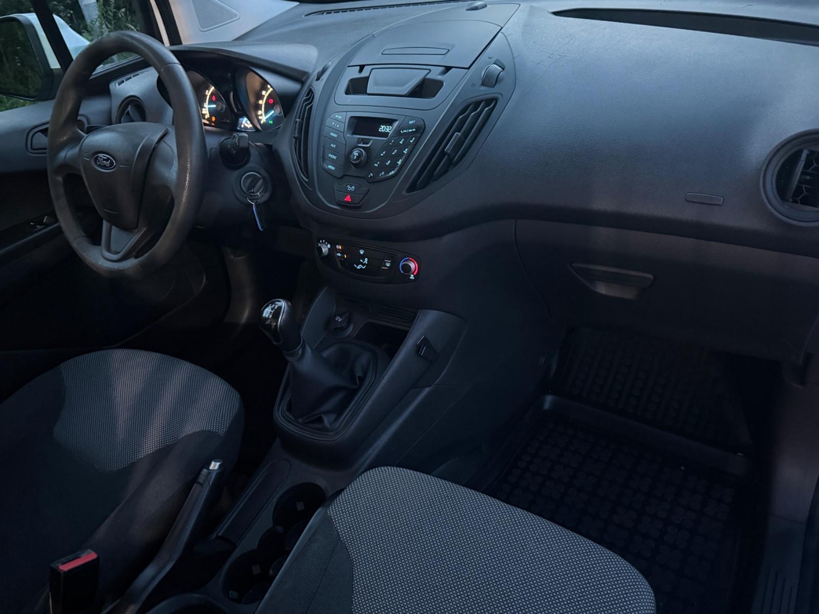 Ford Transit Courier Benziner *Euro6 *USB *El.Fenster
