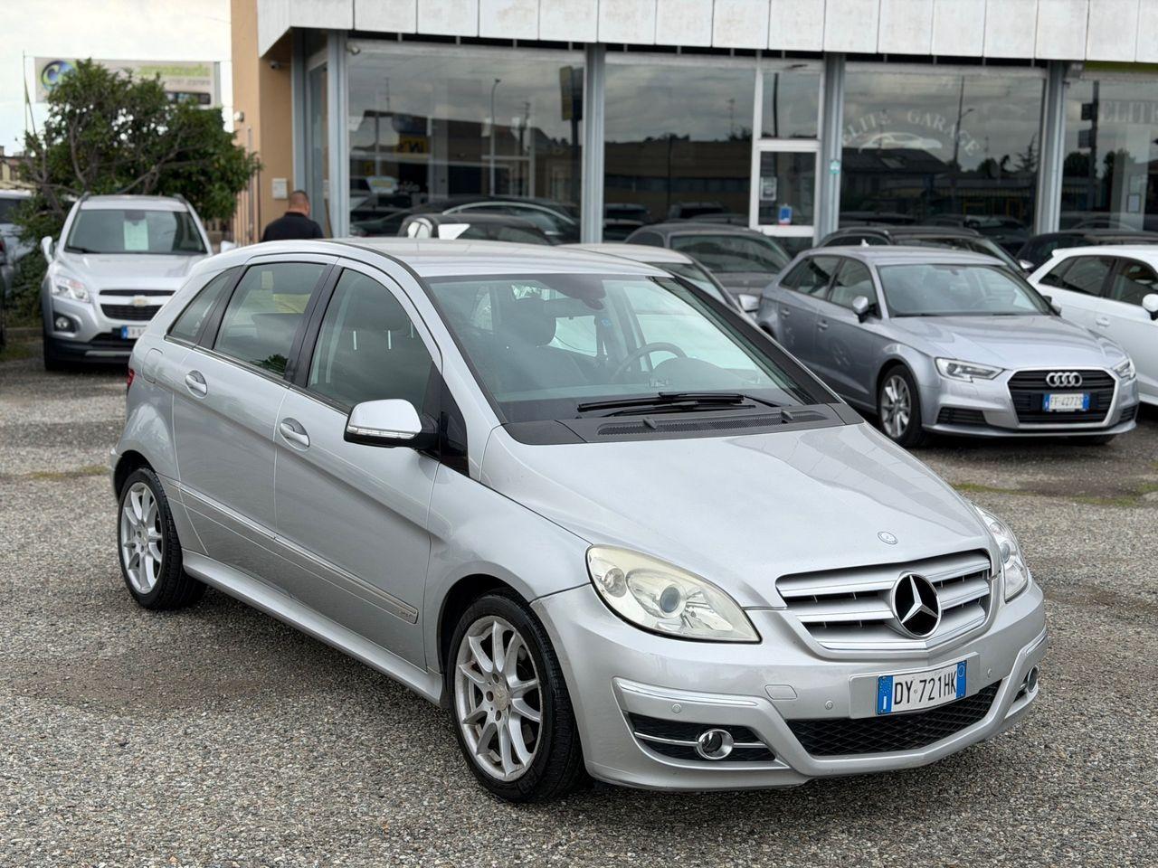 Mercedes-Benz B 180