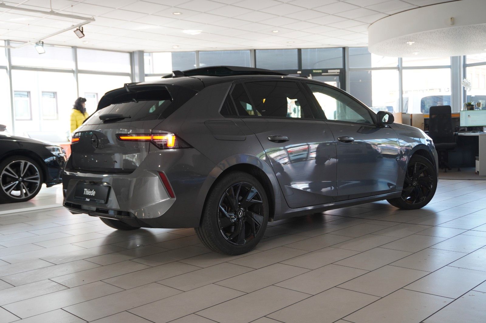 Fahrzeugabbildung Opel Astra L Lim. 1.6 HYBRID ULTIMATE NAVI/360°/PANO.