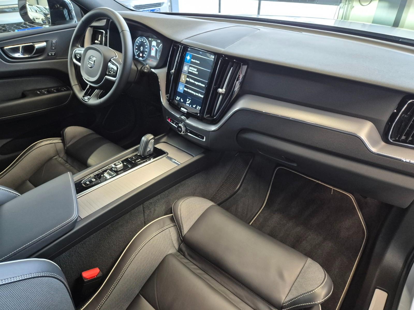 Volvo XC60 R DESIGN 2.0d AWD LEDER NAVI SPUR CAMERA