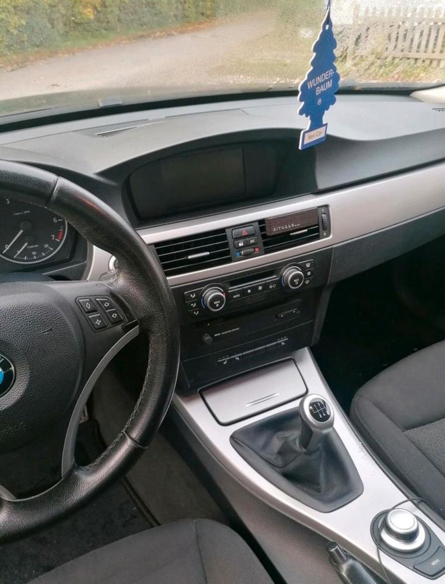 BMW 318 2006 — engine 129 HP (95kW)