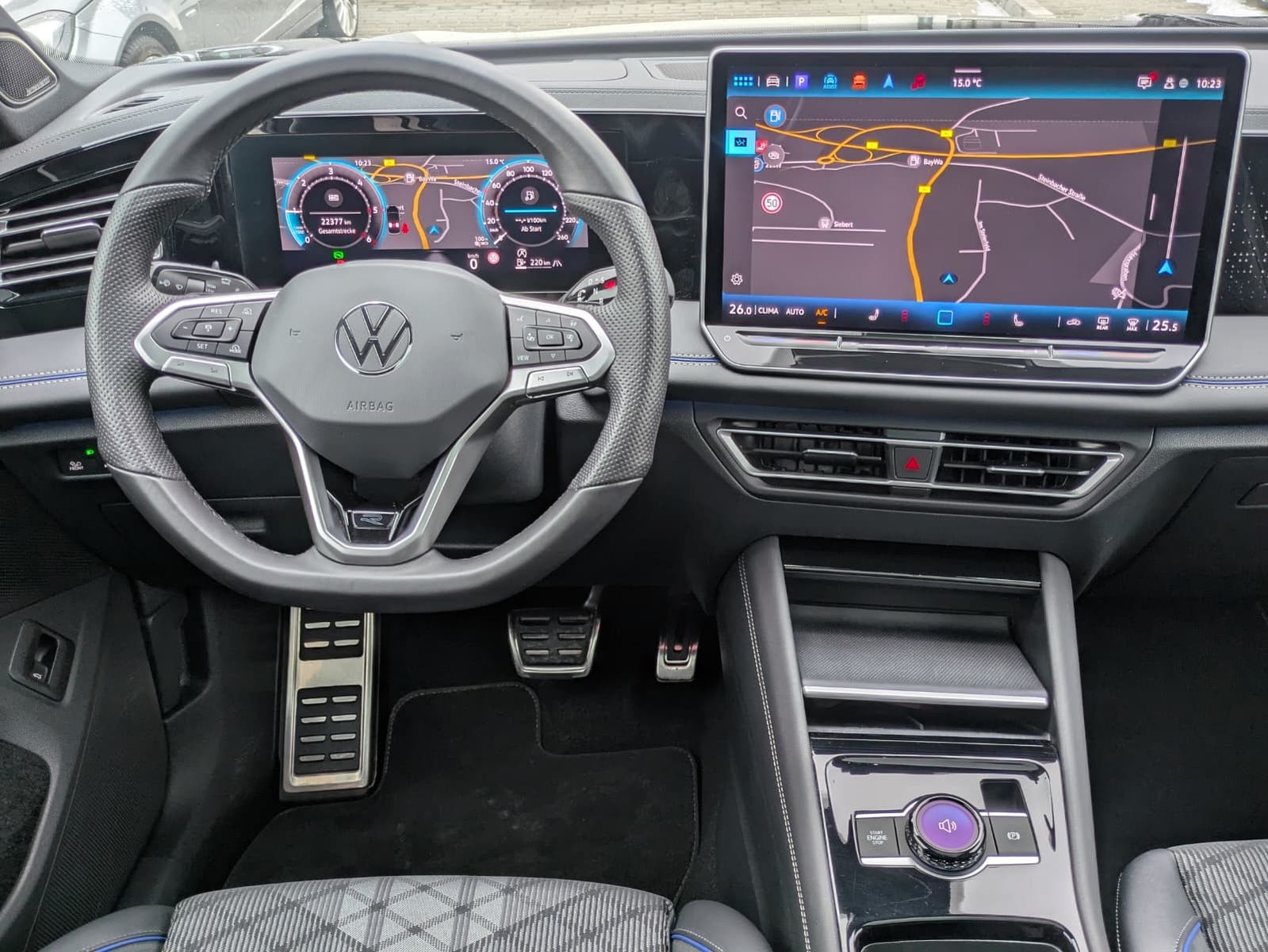 Fahrzeugabbildung Volkswagen Tiguan 2.0 TDI 4M R-Line PANO*H&K*AHK*MATRIX*20"