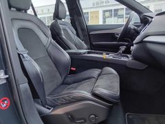 Fahrzeugabbildung Volvo XC90 Diesel D5 AWD Geartronic R-Design 'Standhei