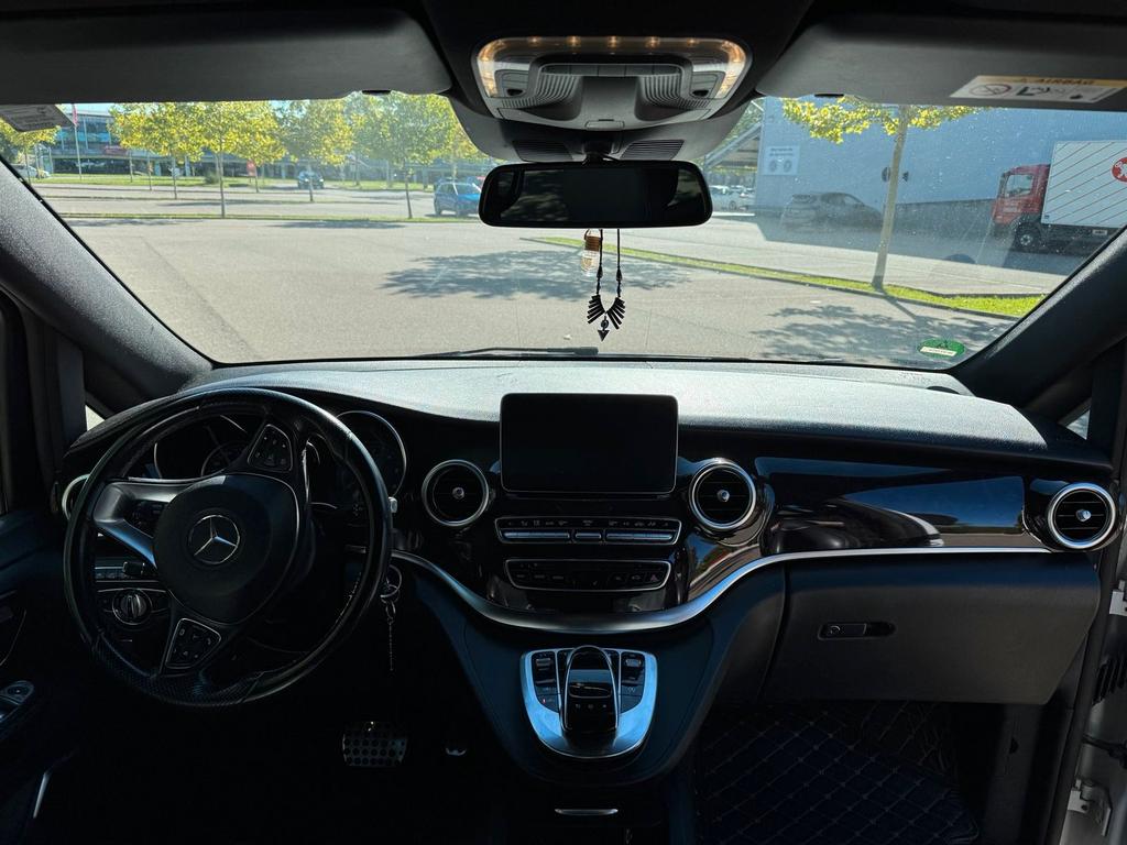 Mercedes-Benz V 220