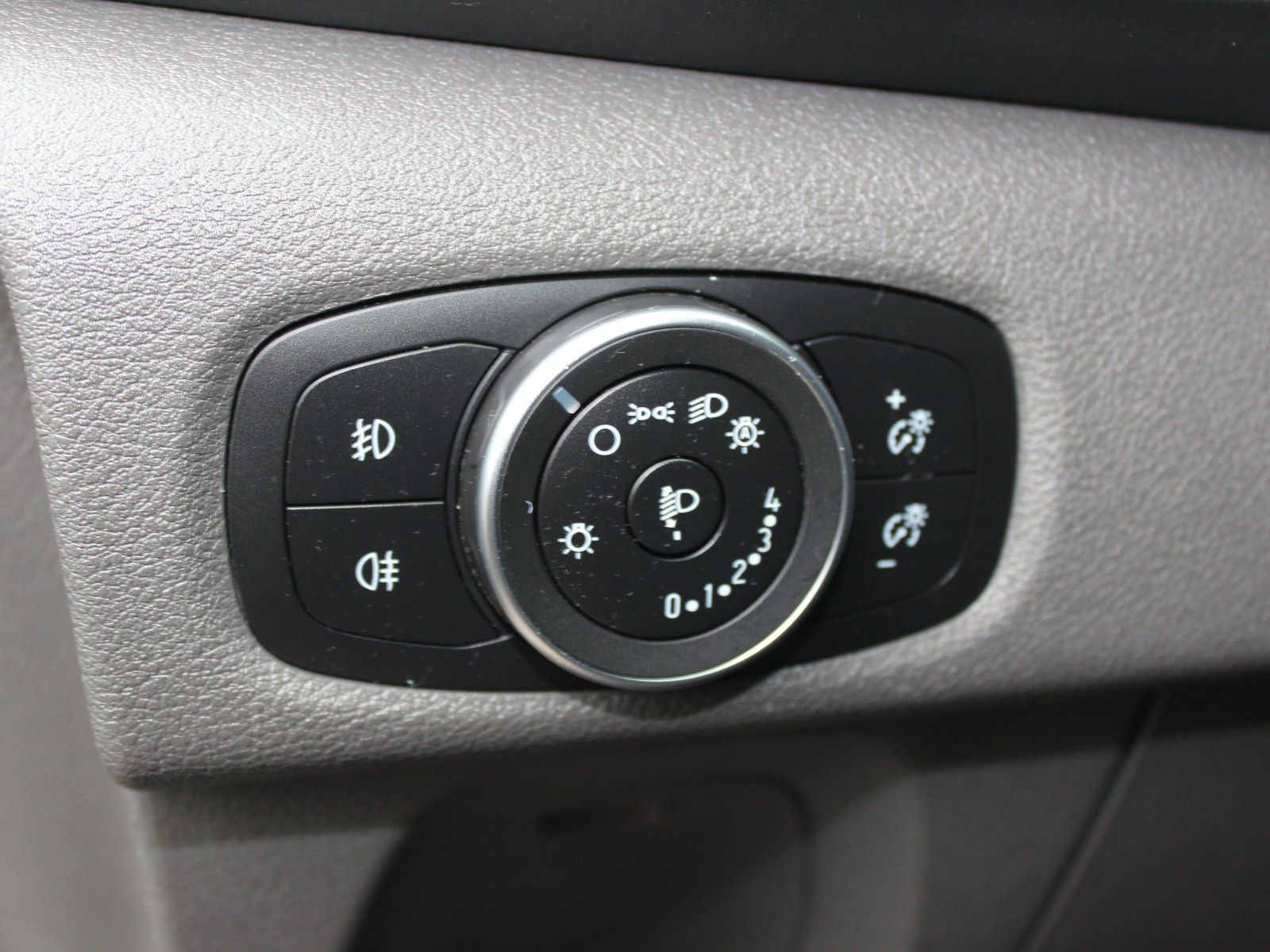 Fahrzeugabbildung Ford Tourneo Custom 320 L2 Tourneo Trend FWD