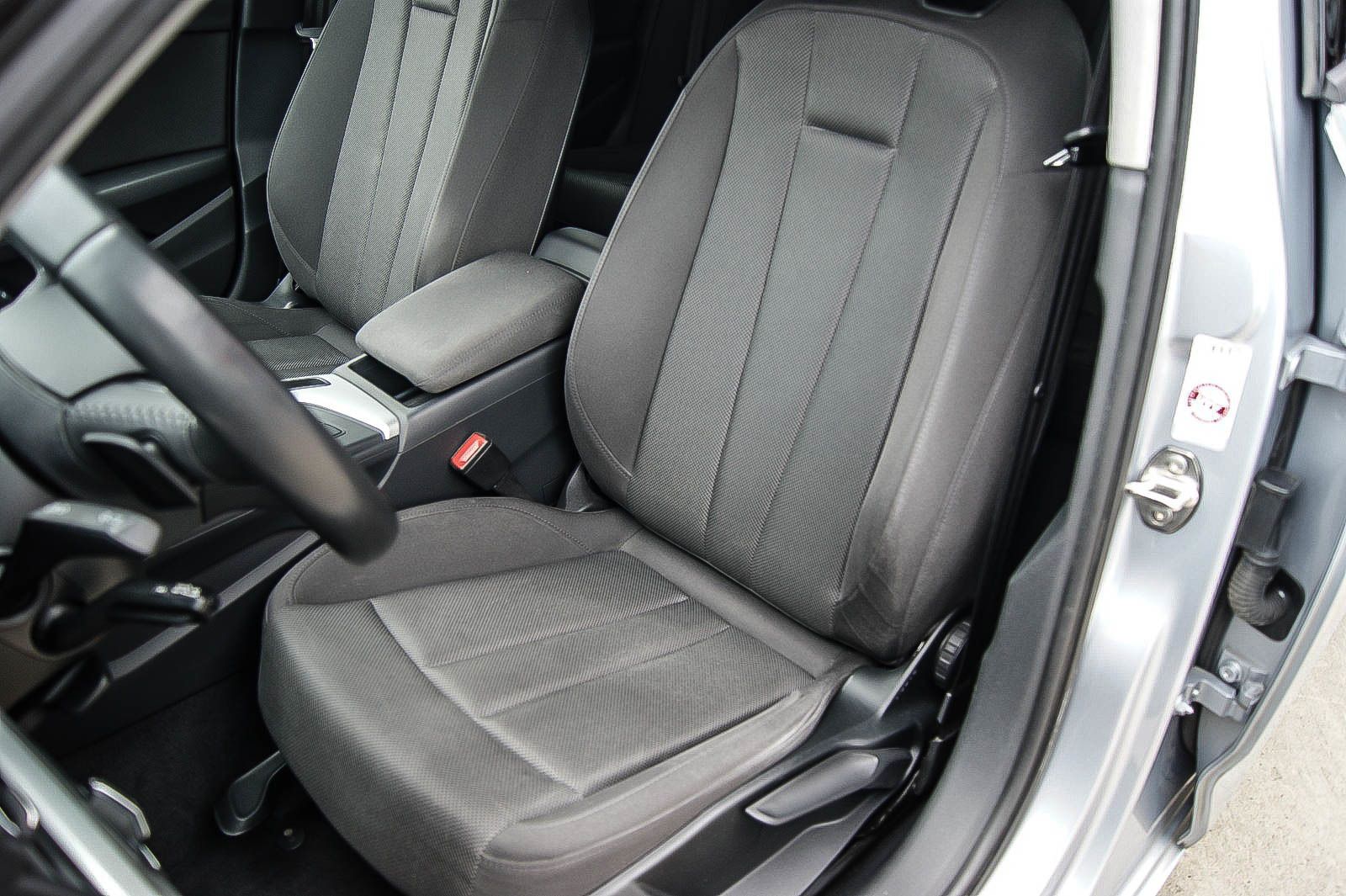 Fahrzeugabbildung Audi A4 Avant 14TFSI S-Tronic NAVI XENON ANHÄNGERKPLG
