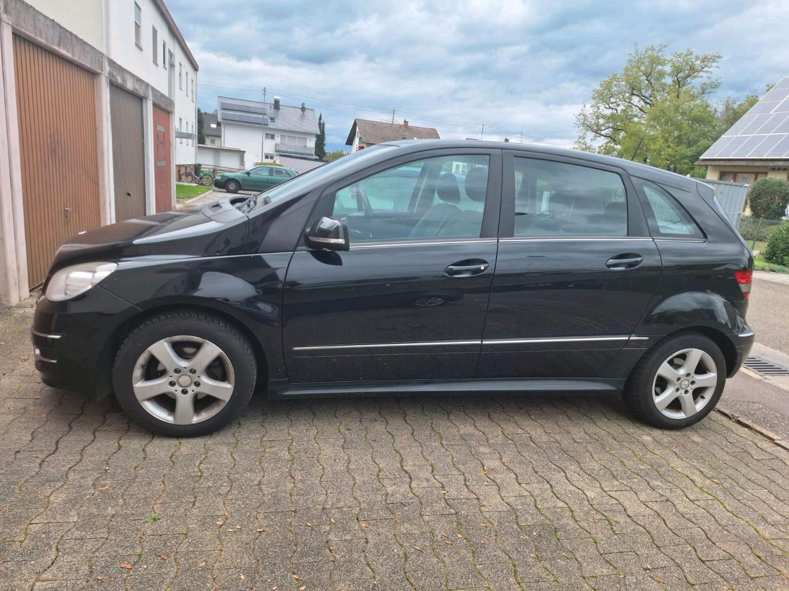Mercedes-Benz B 180