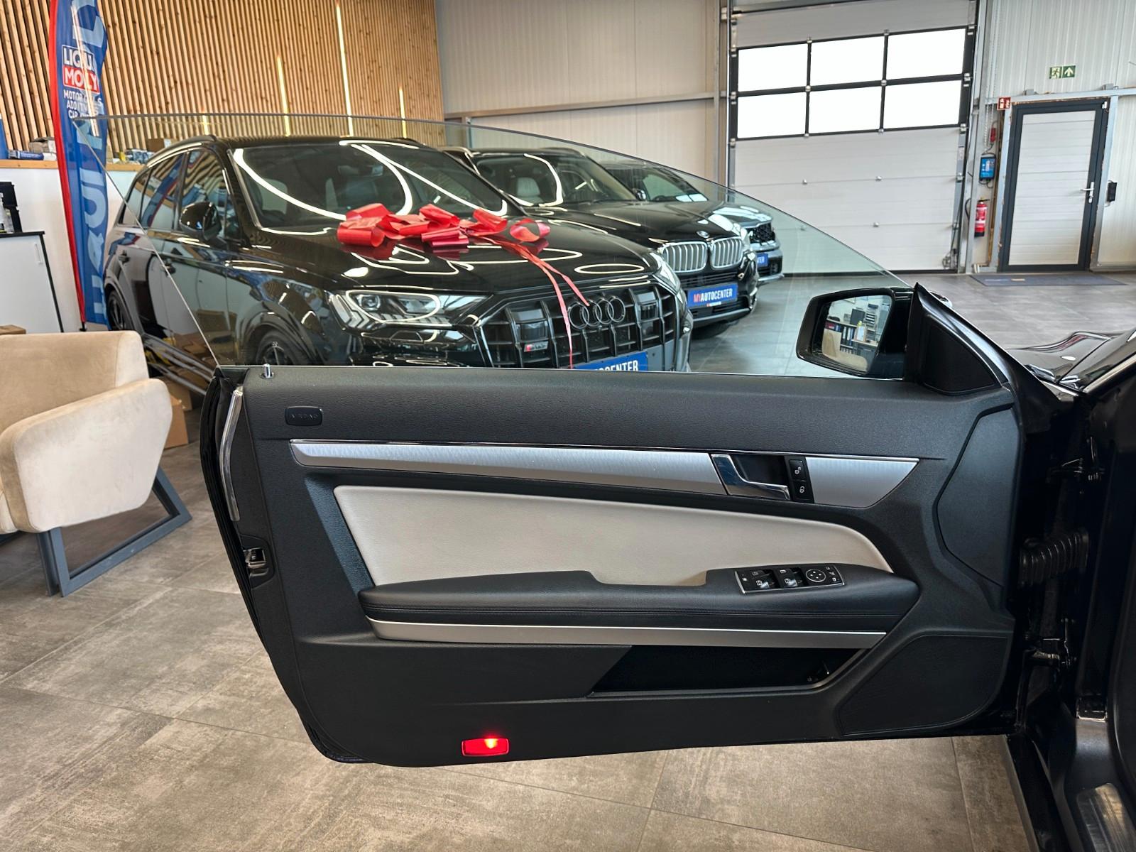 Mercedes-Benz E 200 *NACKENHZ*SITZHZ/Belüftung*NAVI*PDC*TEMPO*
