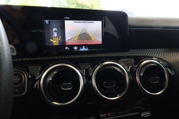 Mercedes-Benz A 180 MBUX+LANE+KAM+NAVI+PANO+ALU