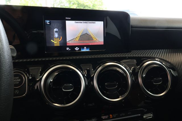 Mercedes-Benz A 180 MBUX+LANE+KAM+NAVI+PANO+ALU