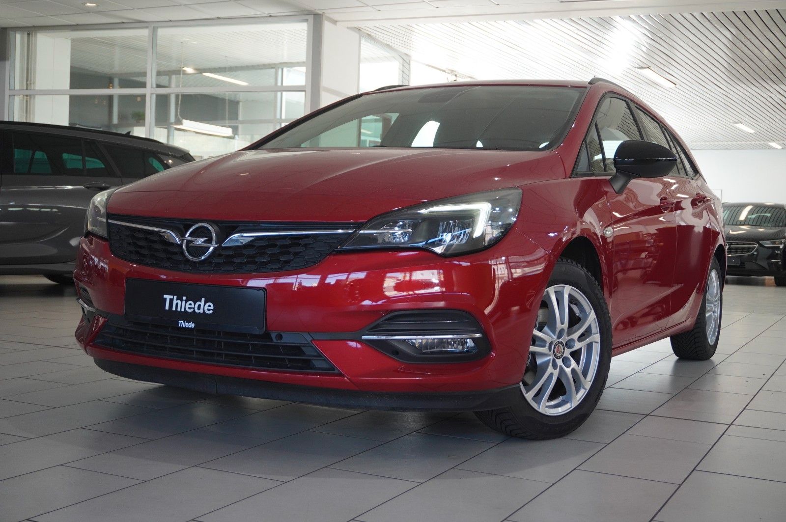 Fahrzeugabbildung Opel Astra K ST 1.2T BUSINESS NAVI/LED/SHZ/TEMP./DAB+