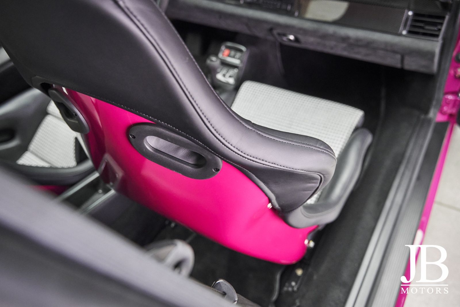 Fahrzeugabbildung Porsche 993 Carrera RS Optik Neuaufbau Recaro Carbon