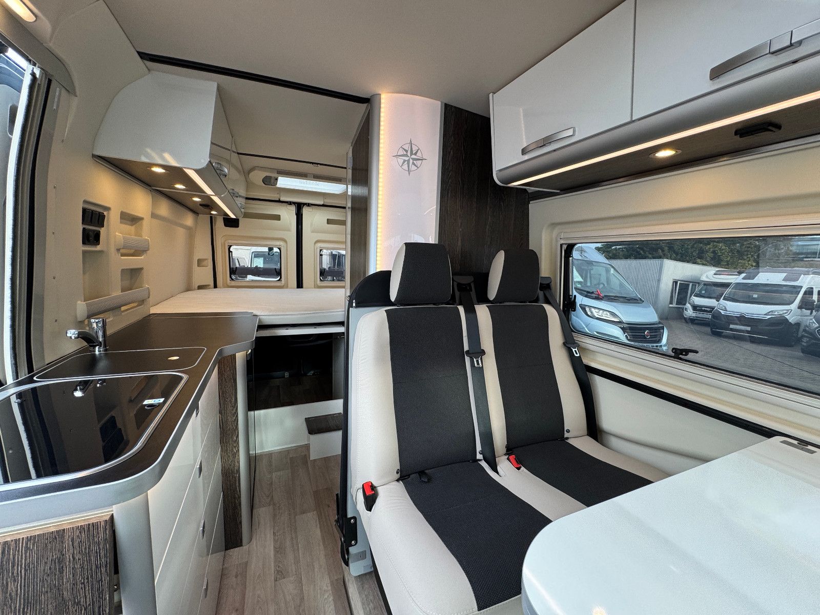 Fahrzeugabbildung Westfalia Columbus 601 D 4 SCHLAFPLÄTZE SOLAR AHK 1.HAND