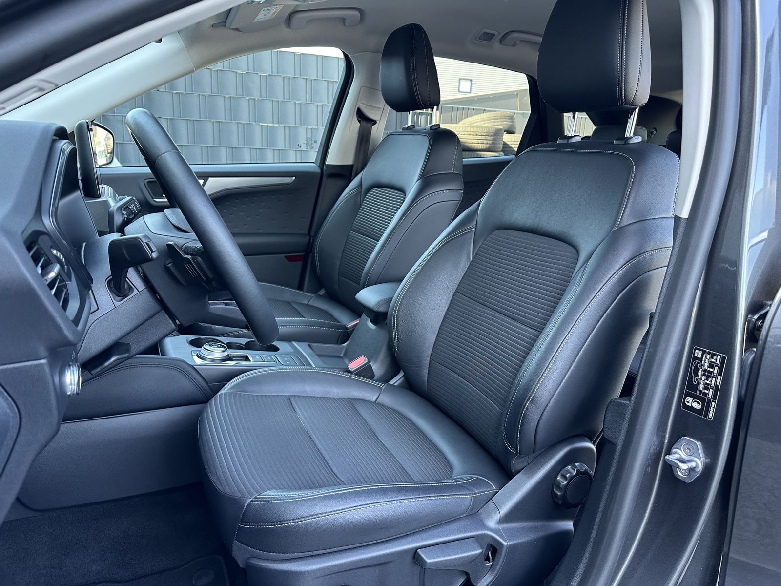 Fahrzeugabbildung Ford Kuga 2.0 EB 4x4 Titanium X NAV+LED+AHK+B&O+17ZO