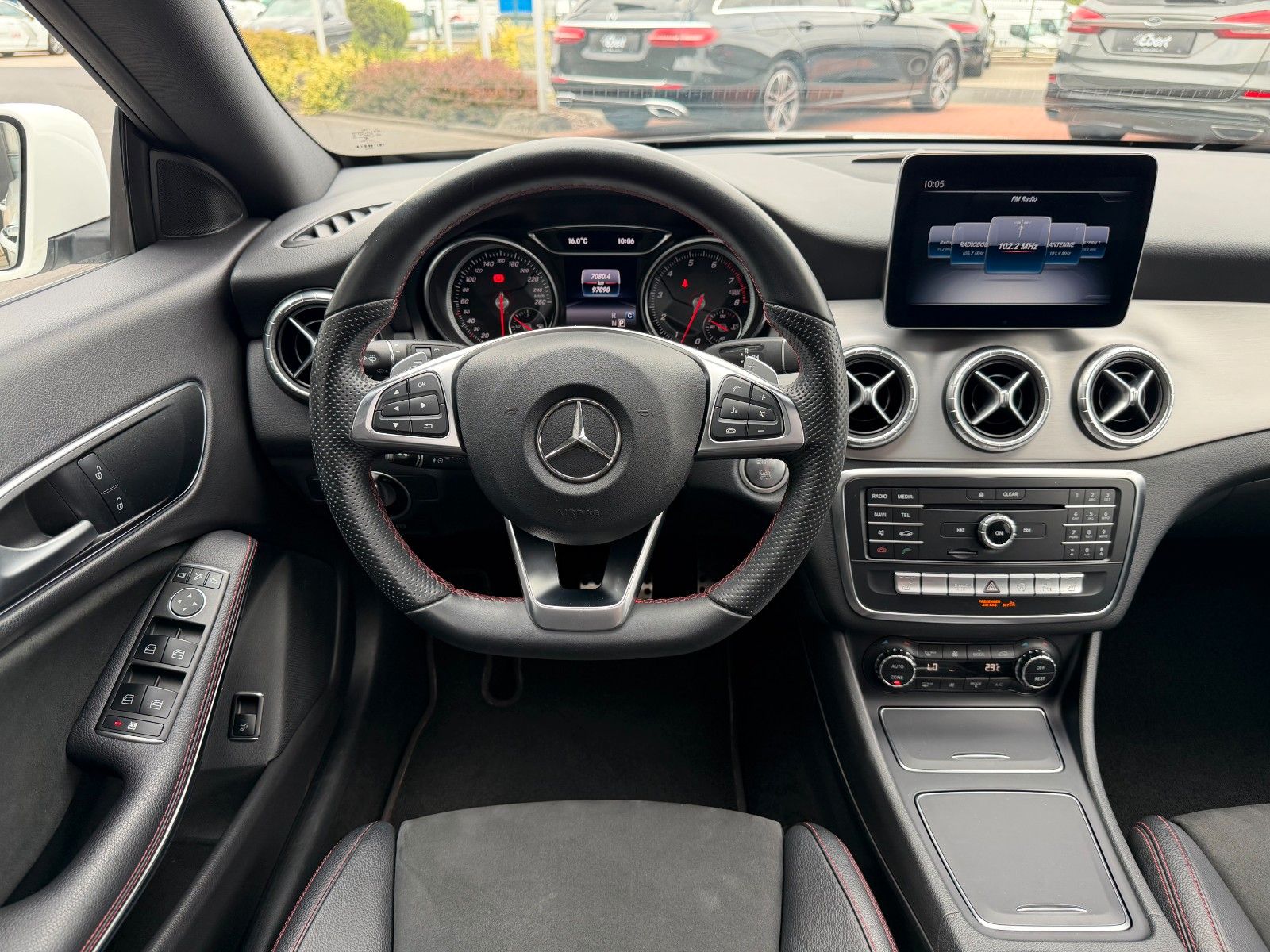 Fahrzeugabbildung Mercedes-Benz CLA 200 SB AMG+Pano+Distr+AHK+RKamera+TotW+